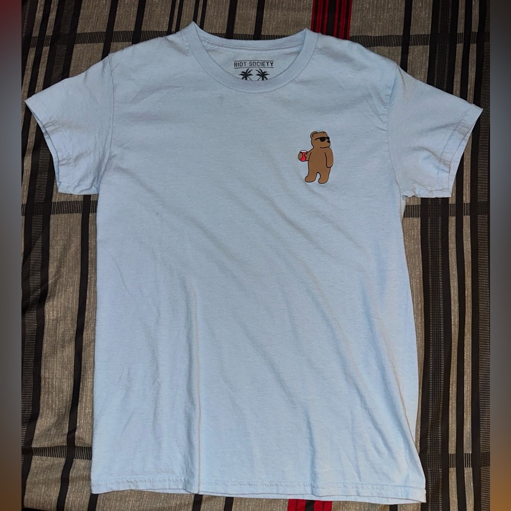 T-shirt riot society bear red cup